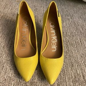 Yellow size 6 heels